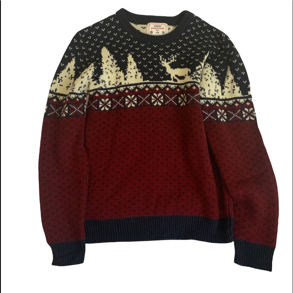 V28 Christmas sweater